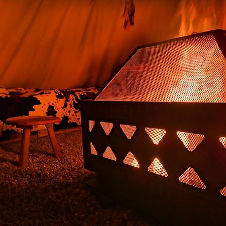 מלון Chodouny Teepee Camp Lounky מראה חיצוני תמונה