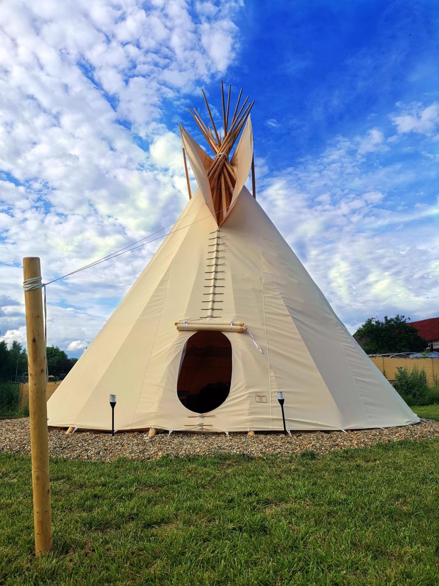 מלון Chodouny Teepee Camp Lounky מראה חיצוני תמונה