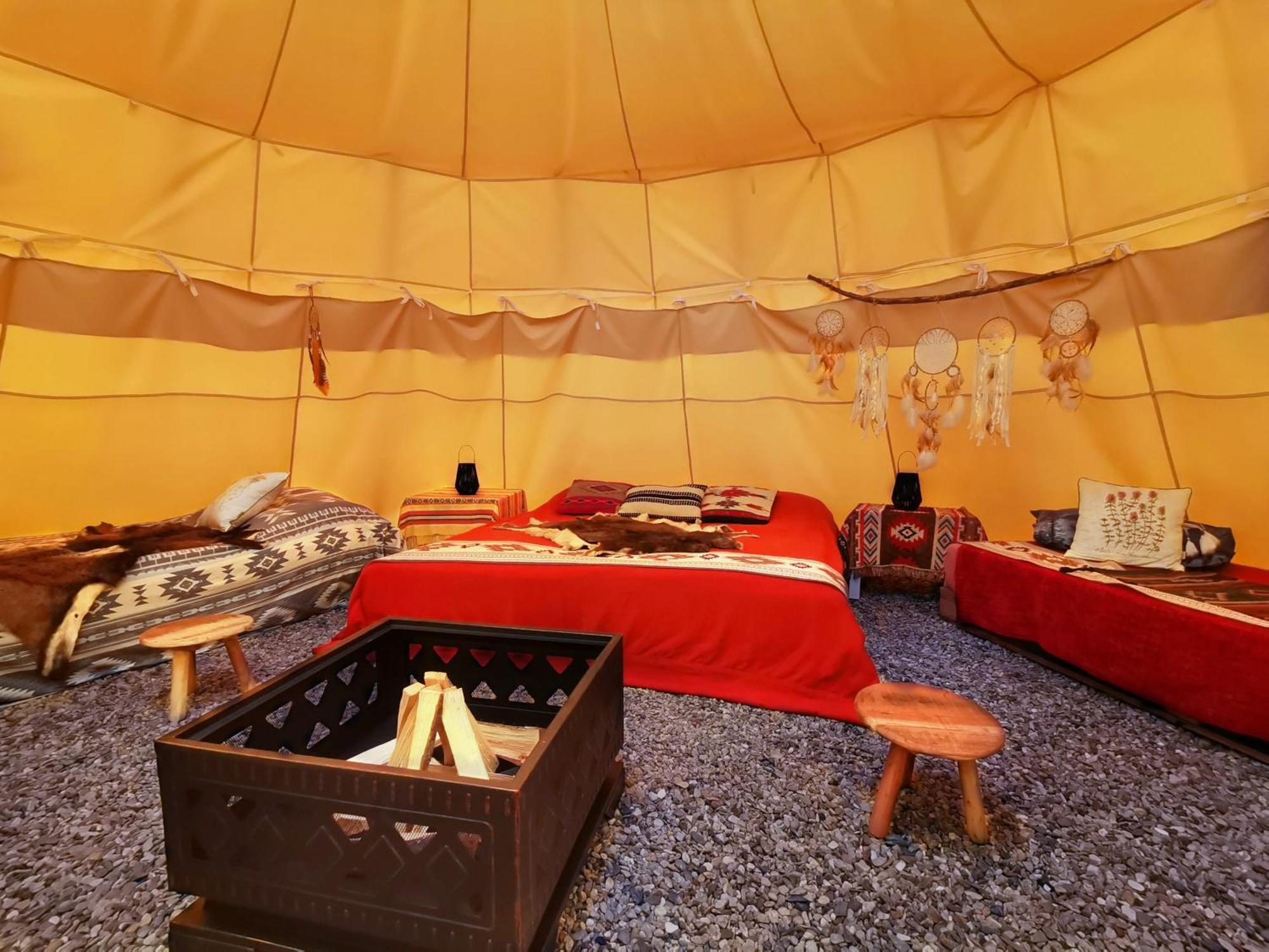 מלון Chodouny Teepee Camp Lounky מראה חיצוני תמונה