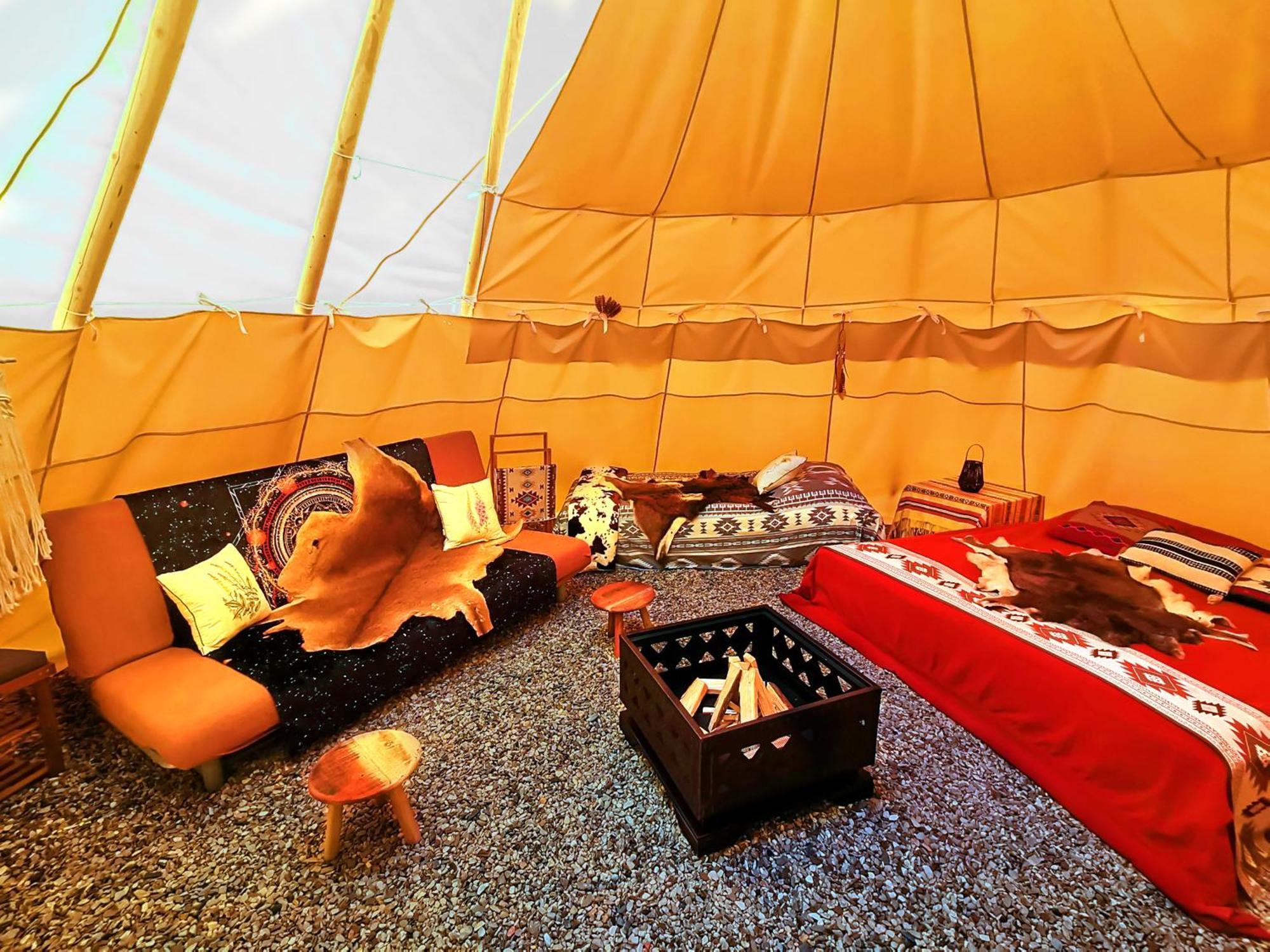 מלון Chodouny Teepee Camp Lounky מראה חיצוני תמונה
