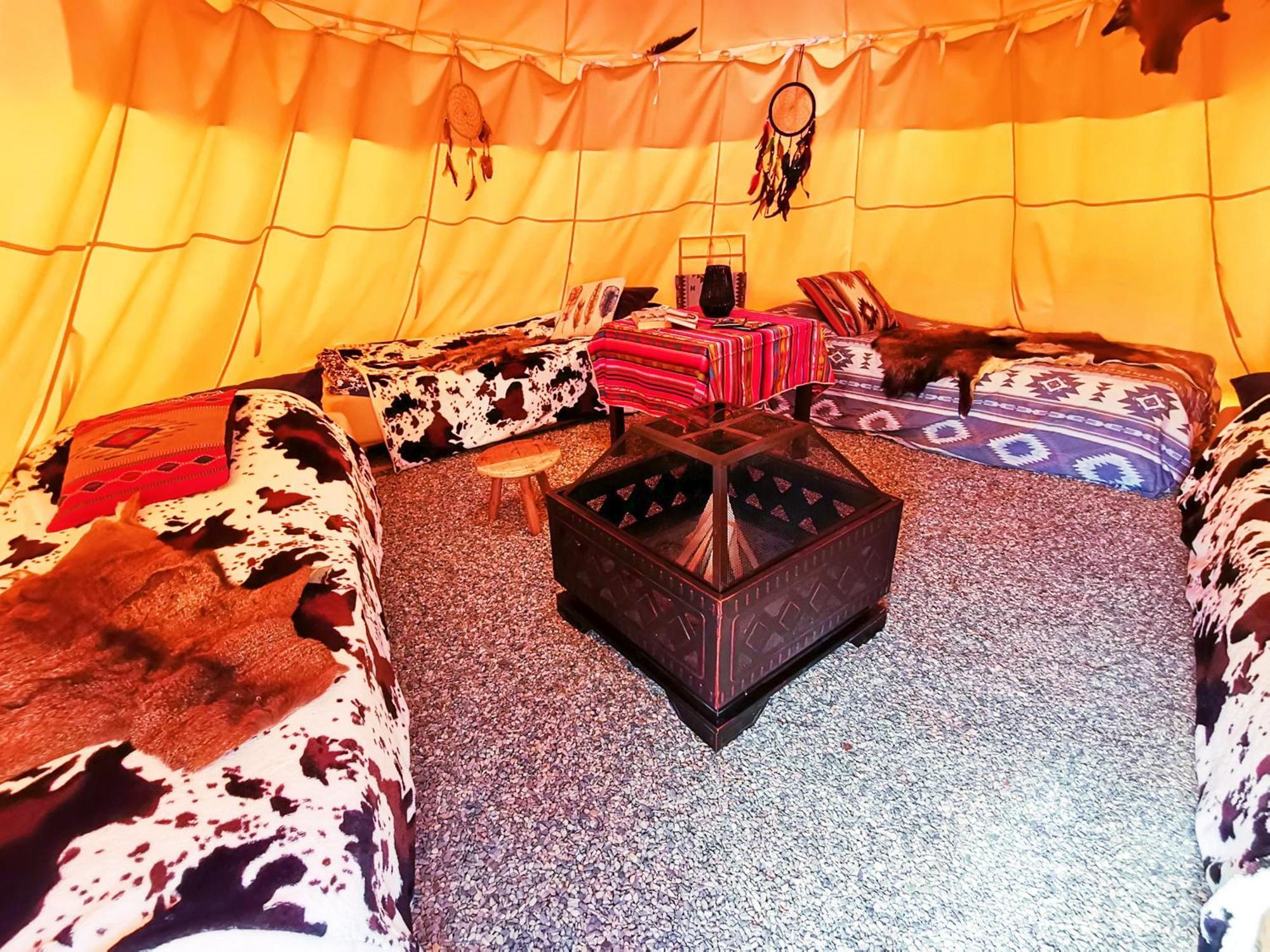 מלון Chodouny Teepee Camp Lounky מראה חיצוני תמונה